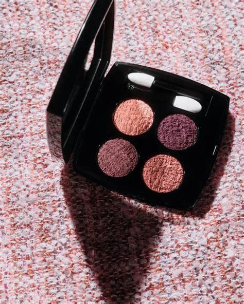 Chanel tweed makeup 2022